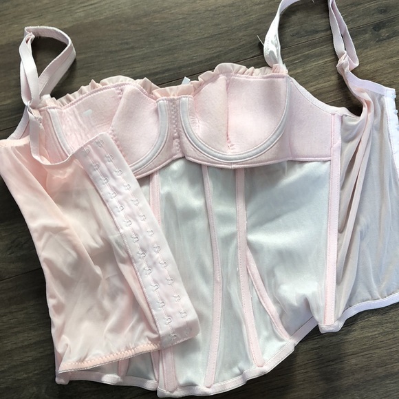 Feminine pink satin corset with scrunched top - Picture 5 of 6